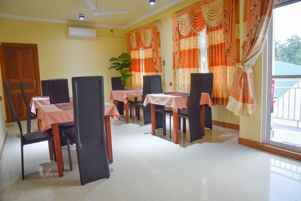 Nalaveshi Inn Хураа Екстериор снимка